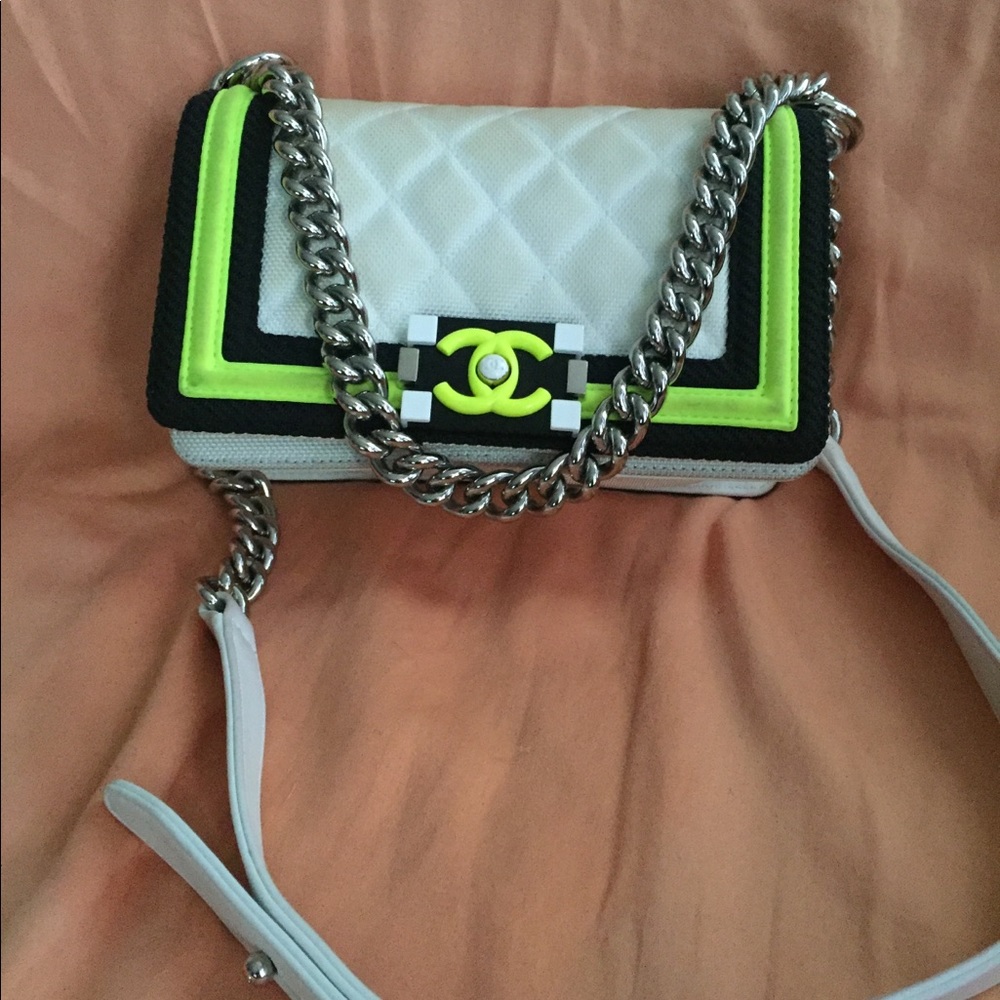 Mini Chanel